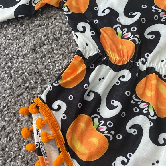 🚫SOLD🚫 NWOT Halloween Outfit - Picture 3 of 4